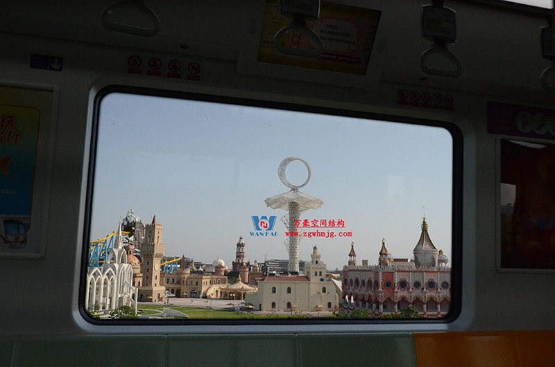 身姿輕盈，造型優(yōu)美的膜結(jié)構(gòu)建筑