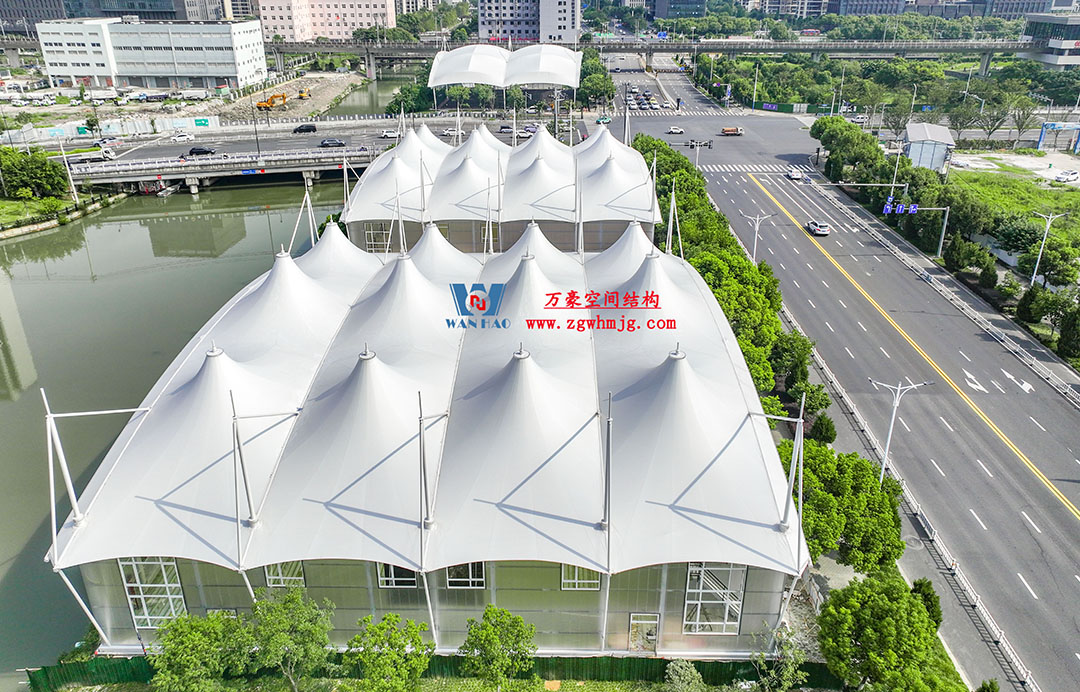 有骨骼、有皮膚的PTFE膜結(jié)構(gòu)建筑