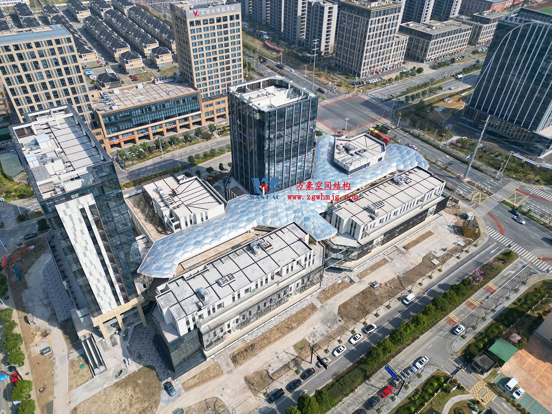 已完工，這個(gè)ETFE氣枕商業(yè)天幕閃亮登場(chǎng)！