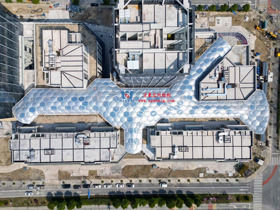 已完工，這個(gè)ETFE氣枕商業(yè)天幕閃亮登場(chǎng)！