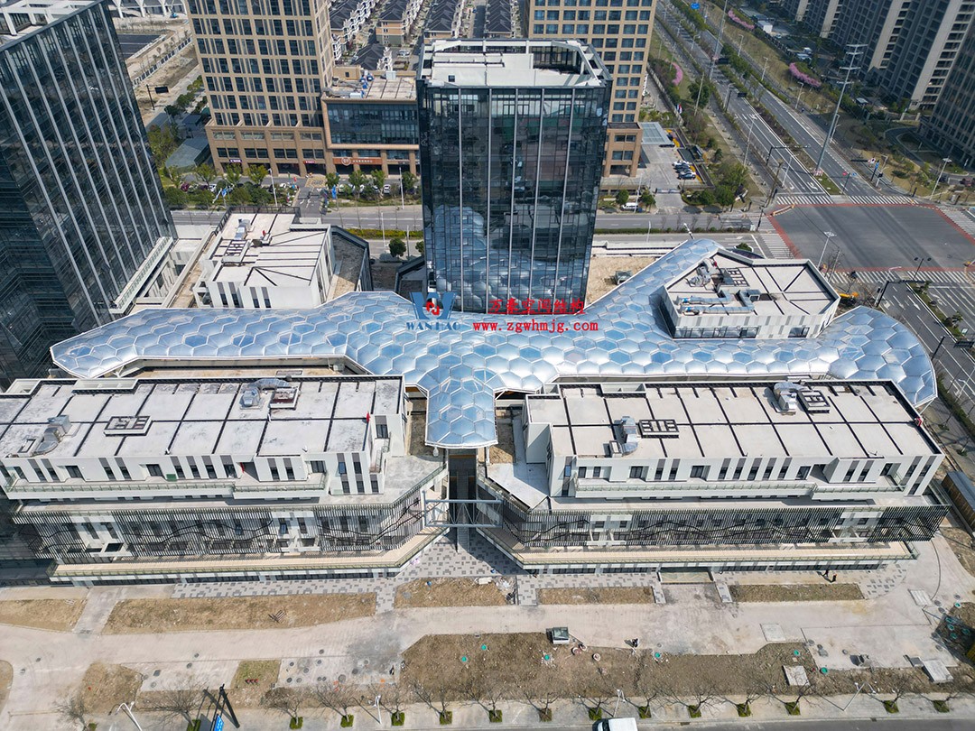 已完工，這個(gè)ETFE氣枕商業(yè)天幕閃亮登場(chǎng)！