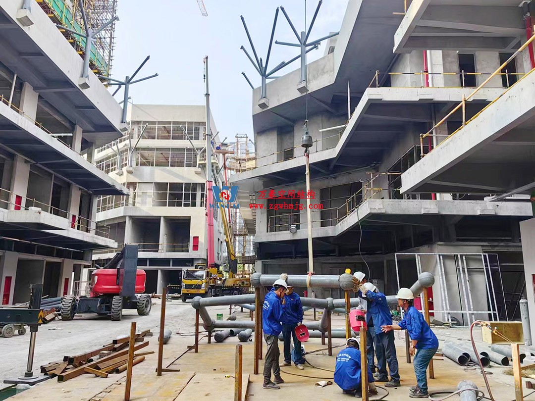 已完工，這個(gè)ETFE氣枕商業(yè)天幕閃亮登場(chǎng)！