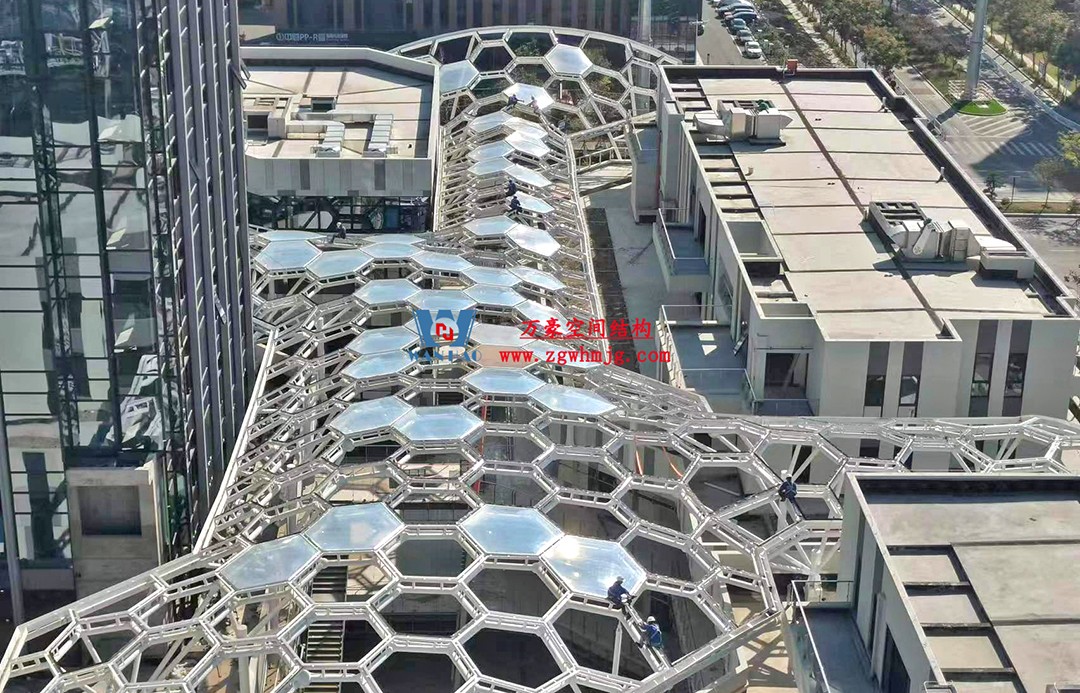 已完工，這個(gè)ETFE氣枕商業(yè)天幕閃亮登場(chǎng)！