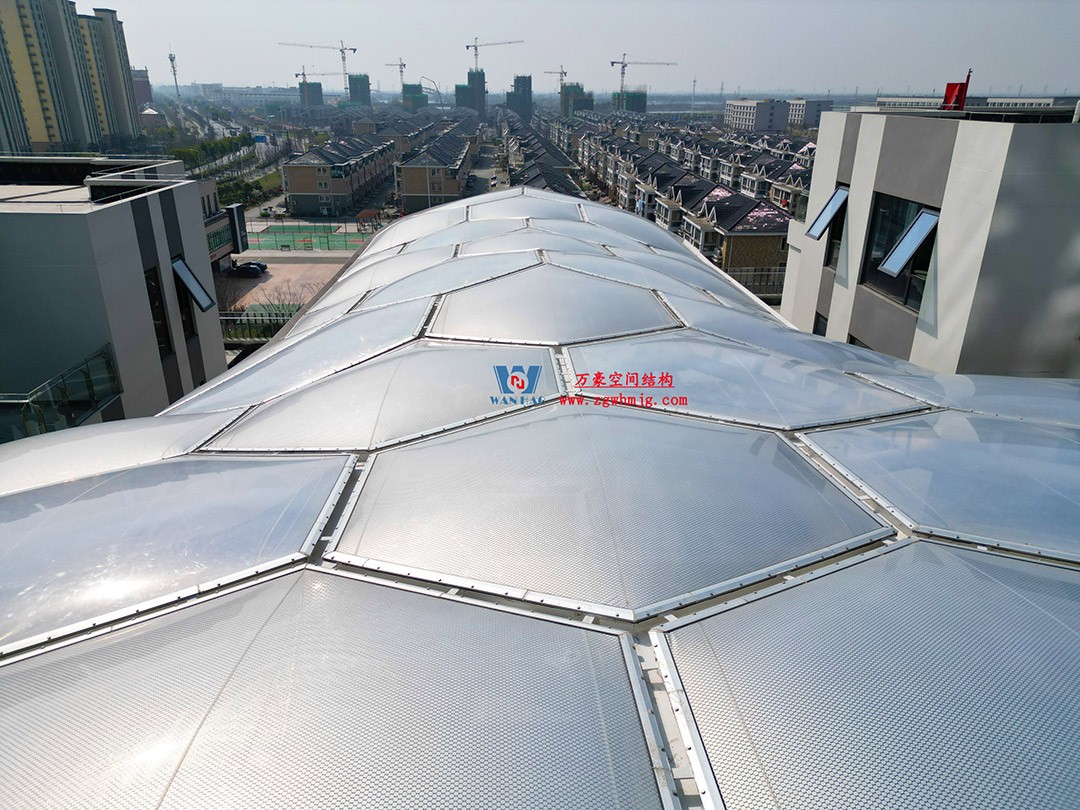 已完工，這個(gè)ETFE氣枕商業(yè)天幕閃亮登場(chǎng)！