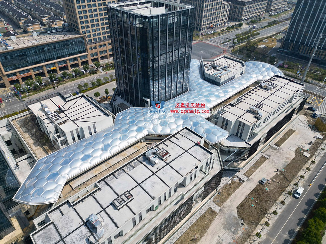 已完工，這個(gè)ETFE氣枕商業(yè)天幕閃亮登場(chǎng)！