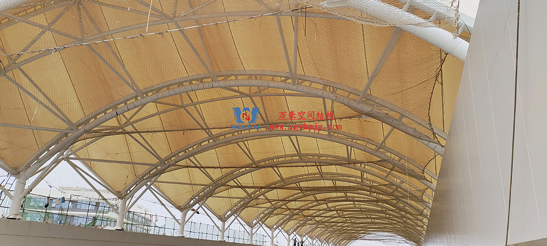 施工加速，這個(gè)PTFE膜結(jié)構(gòu)天幕即將完工！