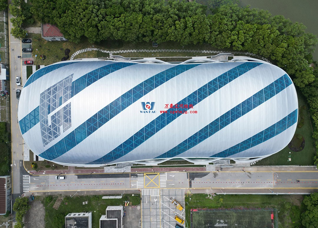 帆影碧波|風(fēng)雨操場(chǎng)上的ETFE膜結(jié)構(gòu)穹頂 帆影碧波|風(fēng)雨操場(chǎng)上的ETFE膜結(jié)構(gòu)穹頂