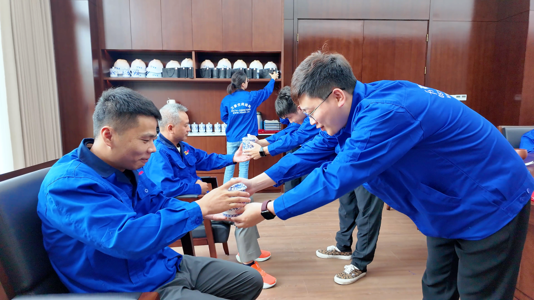 浙江萬豪空間結(jié)構(gòu)集團(tuán)有限公司隆重舉行“匠心傳承·共筑未來”師徒大會(huì)！