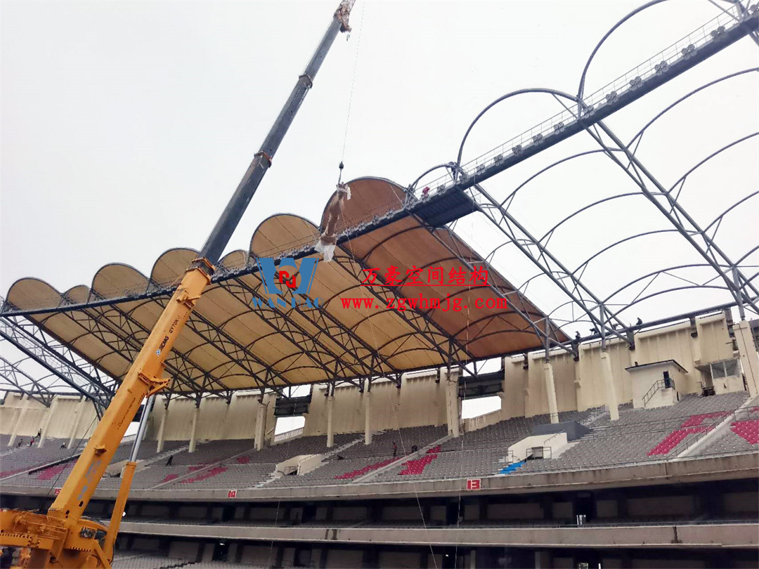 膜結(jié)構(gòu)體育場屋面安裝全解析：從技術(shù)要點到經(jīng)典案例