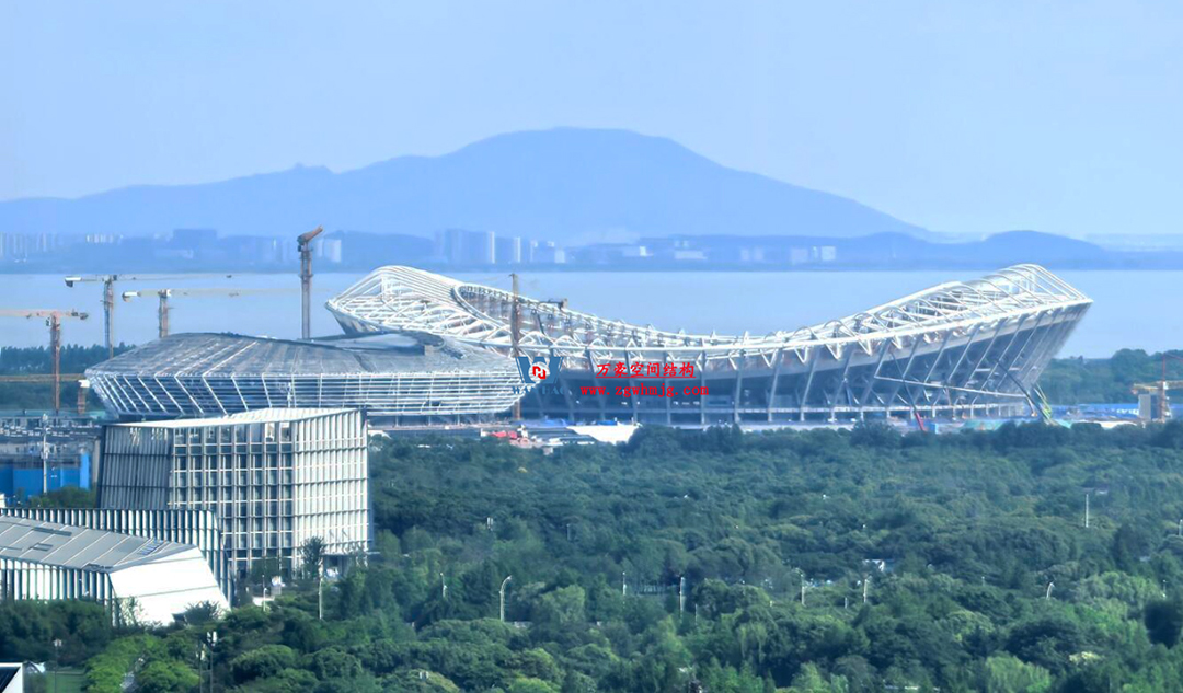 緊跟“蘇超熱浪”，火熱施工中，一只白鷺即將振翅高飛！