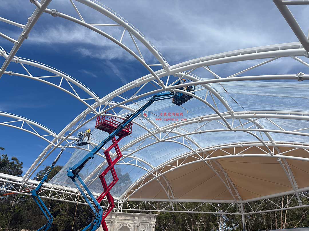 跨越山海的建筑新章！澳大利亞噴泉廣場天幕張拉正酣，雙膜科技賦能莊園建筑