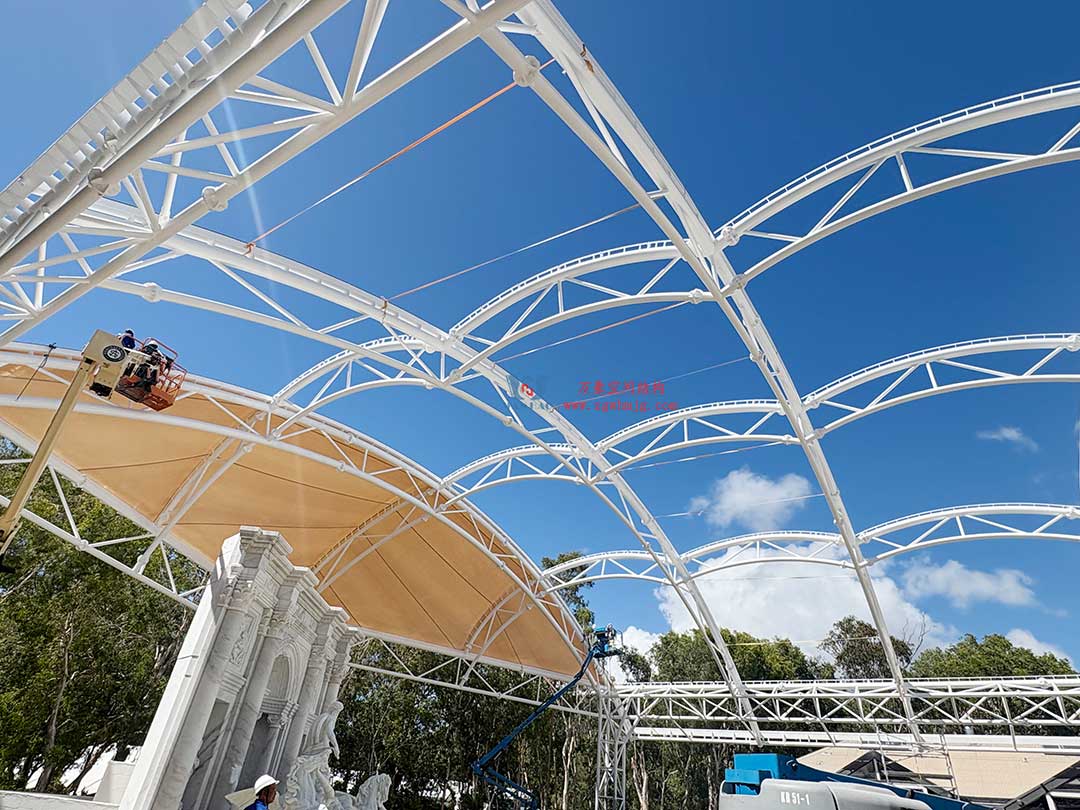 跨越山海的建筑新章！澳大利亞噴泉廣場天幕張拉正酣，雙膜科技賦能莊園建筑